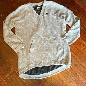 Nike sweater long sleeve curved hemline grey long kangaroo  pouch v-neckline xs